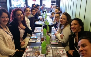 L'ensemble de la team au resto
